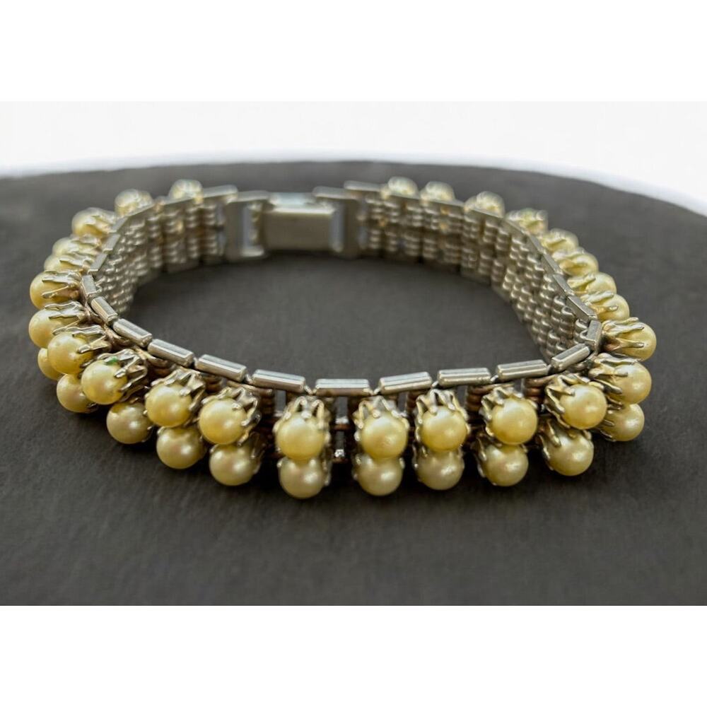 Vintage Faux Pearl Silvertone Bracelet Foldover Clasp 7 Inch